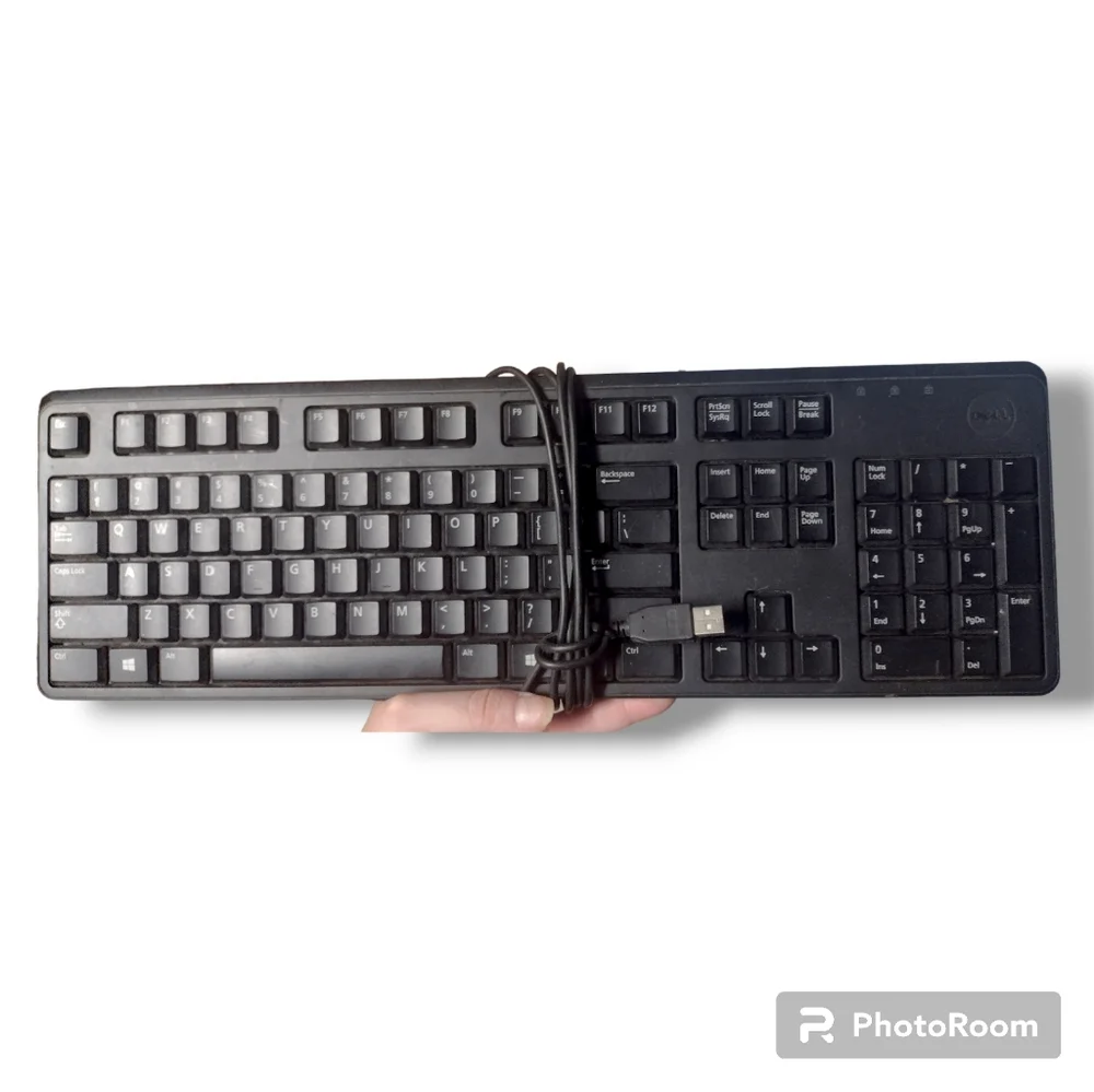 EUC Black Dell Wired USB Keyboard Model No. KB212-B with Risers